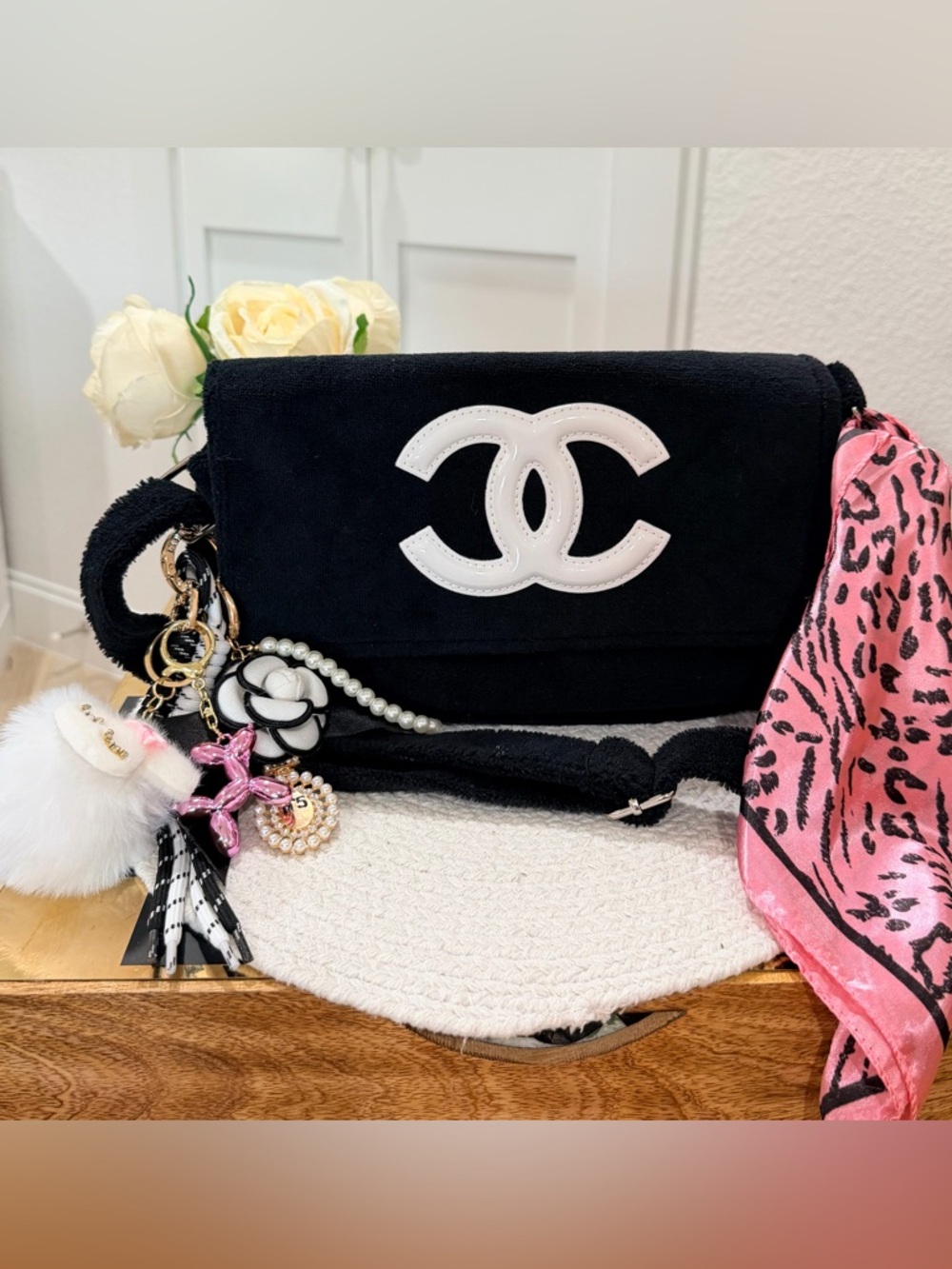 Precision Black c/ White CC Logo Bag, Novelty Keychain & Pink/Black Twilly - New - Picture 4 of 11